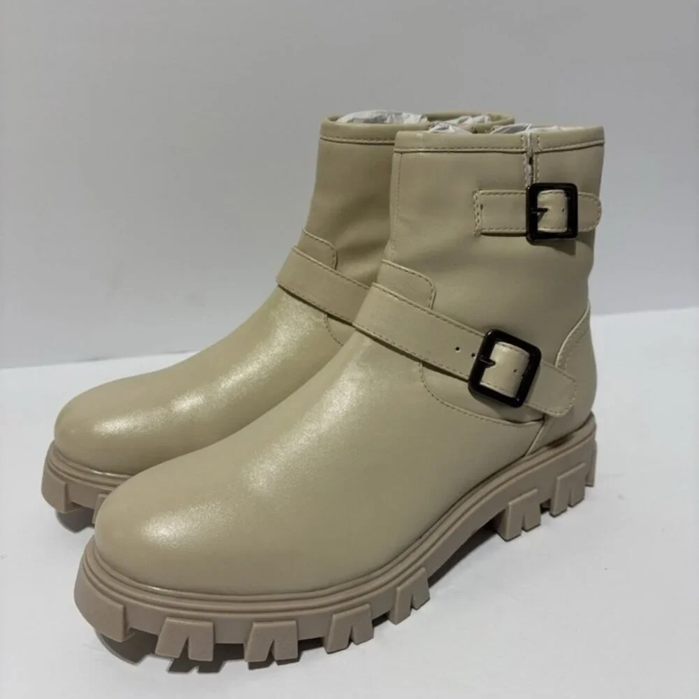 BC Footwear Women’s Unbroken Off White Chelsea Boots, Size 8.5 M